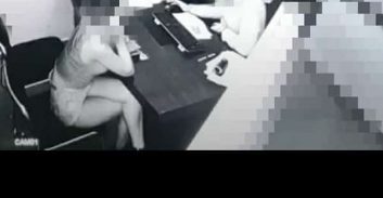 סוכן דוגמניות זוכה ממעשים מגונים בדוגמנית מתחילה