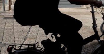 הרשעה ופסילה לרוכב אופניים שנסע באור אדום וגרם לתאונה בה נפצע