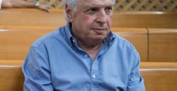 אלוביץ תובע מהביטוח לשלם 14 מיליון שקל לעורכי הדין שלו