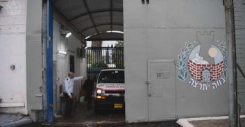 דילמה בשב"ס: אסירים סרבני חיסון מוחים נגד הגבלות שלהם