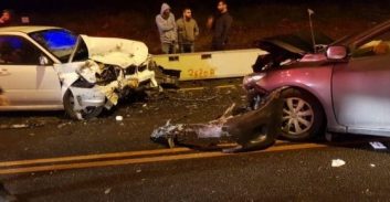 אישום: נהגת חצתה קו הפרדה וגרמה למות בנה ונהג אחר