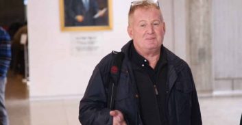 פרשת החיסונים: האסיר רונן בר-שירה עתר נגד השר אוחנה