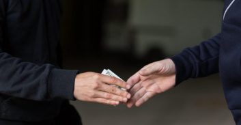 הרשעה למתווך סמים שהופלל על-ידי סוכן סמוי ברחובות הדר הכרמל