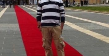 ארבע שנות מאסר לבכיר בתיאטרון שביצע בצעירים עבירות מין באינטרנט