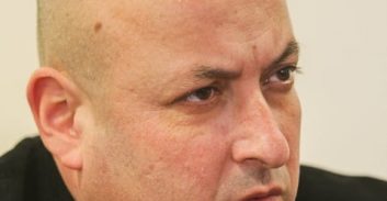  כתב אישום נגד פרופ' גרוטו: נסע רוורס ופגע בהולך רגל