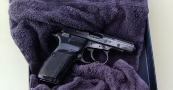 אקדח גנוב בכספת של אב ובנו מאשדוד החשודים בהלבנת הון