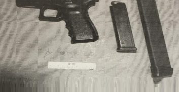 כתב אישום: אקדח חצי אוטומטי מתחת לכיור במטבח