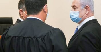 מתנות לרות דוד, סיקור חיובי לגדעון סער, זיכוי לצחי הנגבי, רכילות מבן כספית