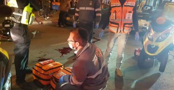 רוכב אופניים חשמליים נהרג מפגיעת אוטובוס בפתח תקווה