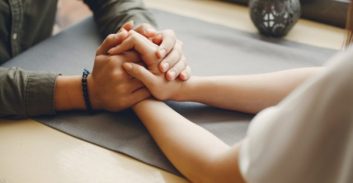 חשד: החתן ביטל את החתונה ולמחרת דרס את אבי הכלה