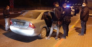 שלושה נאשמים בגניבת מכוניות והברחתן לשטחי הרשות הפלסטינית