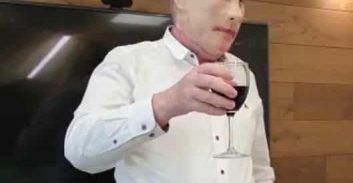 פוטין קפץ לבקר במסיבת פורים