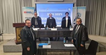 סרבני חיסון במשפט מבויים