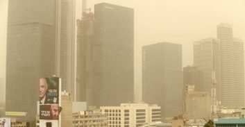 פנימה, אחורה, ושניים קדימה