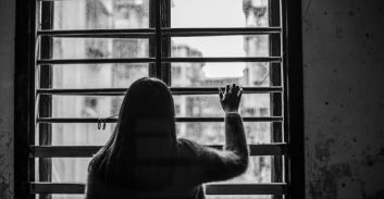 בת 32 שביצעה מעשים מגונים בנערה מערערת על חומרת העונש