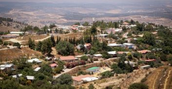 שני נאשמים בתקיפת שוטר ערבי סמוי בהתנחלות בת-עין: "אין כניסה לערבים"