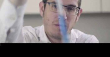 אישום: חוקר ישראלי מכר ברשת תרופות ללא רישיון והונה את המכס