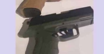 שקע בחובות הימורים והוביל אקדחים טעונים עבור עבריינים