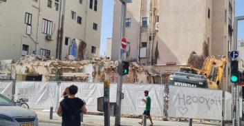 הסוף של מבנה קפה תמר: "פיסה מליבנו נותרה תחת גל האבנים"