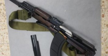 שנה וחצי מאסר לצעיר מרהט שהחזיק קלצ'ניקוב ותחמושת