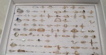 אשדוד: מוכר למשטרה נעצר בחשד לגניבת מגש מטבעות זהב בקניון