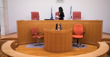 עורכי הדין לא צריכים לעבוד בחינם