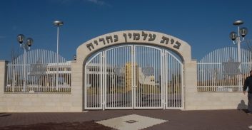 עבודות שירות למנהל חברת שירותי קבורה שהורשע בהונאה