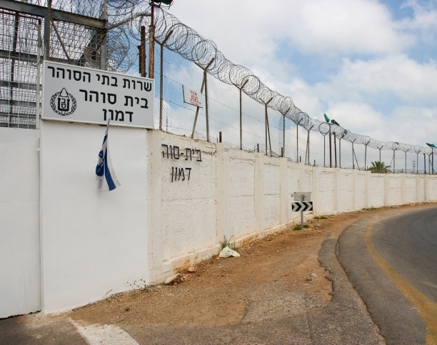 שחרור מוקדם למתנדב משטרה לשעבר שנשפט למאסר על החזקת M16 ורימונים