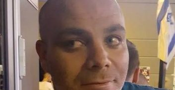 כתב-אישום: סדרת העקיצות של האסיר תומר משעלי המתחזה לפעיל "אחים לנשק"