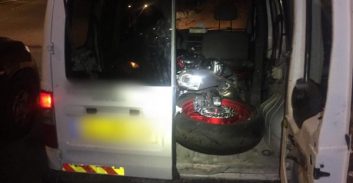 פלסטיני מקלקיליה נעצר על גניבת אופנוע מחוף הרצליה בתוך רכב