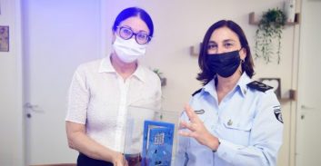 נשיאת בית המשפט העליון בביקור מאחורי הסורגים