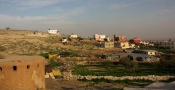 חשד: שני רופאים ומורה חטפו והיכו קשות צעיר שירה לעבר בית