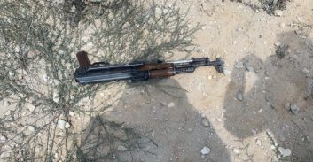 הצהרת תובע: קלצ'ניקוב, אקדח ובקבוקי תבערה ברכב "חתן כלה"