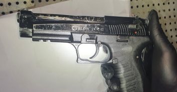 מוכר למשטרה מאשדוד נאשם בהחזקת אקדח