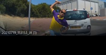 פוסטה TV: נהג שקיבל דו"ח איים על הפקח ושבר את שמשת ניידת הפיקוח