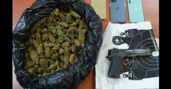 צעירים מאשקלון נעצרו עם אקדח טעון ויותר מ-400 גרם קנאביס