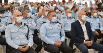 ראש השנה במשטרה: הנשיא והמפכ"ל בירכו, השר הבטיח והקצינה שעשתה היסטוריה