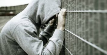 פרסום ראשון: עד מדינה בתיק סמים גדול נאשם בעבירות פדופיליה