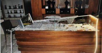 אחים מנשר נאשמים בגניבת תכשיטים בשווי רבע מיליון שקל מגרנד קניון חיפה