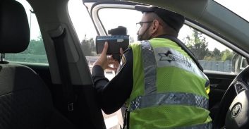 העונש לבן 25 שנתפס נוהג ארבע פעמים ללא רישיון נהיגה