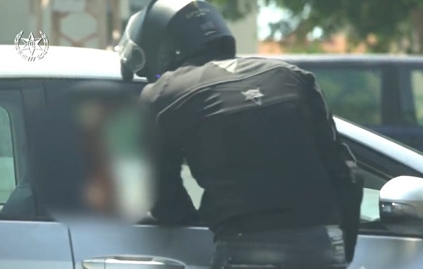 נעצר עם יותר מ-300 גרם קנאביס רגע אחרי עסקה בהרצליה