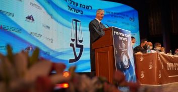 בכירים בלשכת עורכי הדין: חימי מגדיל את תקציבי המחוזות בניגוד לחוק