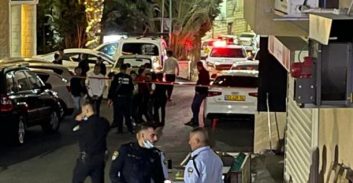 מה שקורה בכפר בענה: שליח מזון מהיר על אופנוע נורה 