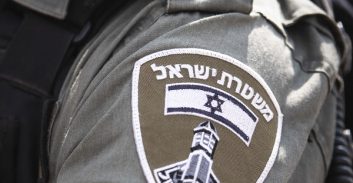 שוטר מג"ב נאשם שתקף נהג שעקף אותו מימין