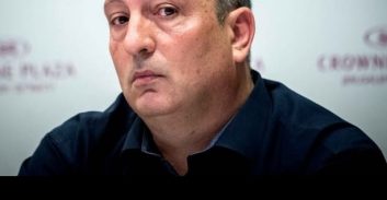 דרישה לחקור את ניר חפץ בחשד לסחיטה של התנועה לאיכות השלטון