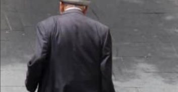 אישום: עובד בנק הדואר ניצל לקוחות עריריים והשתלט על רכושם