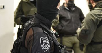 12 מארגון חרירי נעצרו בחשד לסחיטה במכרזי קרקעות