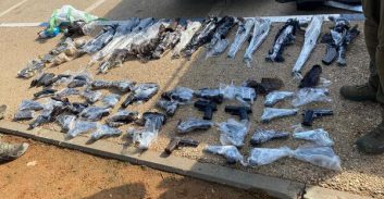 המשטרה וצה"ל עצרו ארבעה חשודים בהברחת 53 כלי נשק