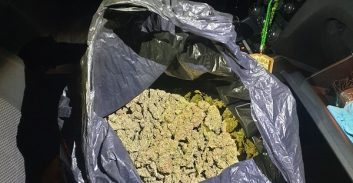 מוכר למשטרה משגב שלום נעצר בחדרה עם שני ק"ג מריחואנה ברכב