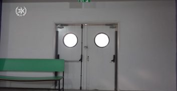 חשד: פושט רגל הקים מפעל לייצור דלתות אש מזויפות